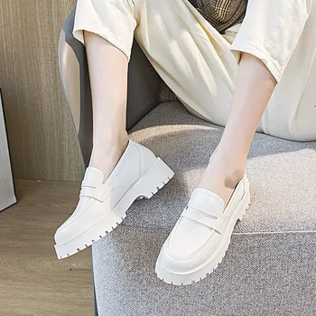 2021 Yeni Kalın Tabanlı Sünger Kek Ayakkabı İngiliz Kolej Tarzı Retro Deri Küçük deri Ayakkabı Kadın Kalın Topuk Loafer'lar Kadın